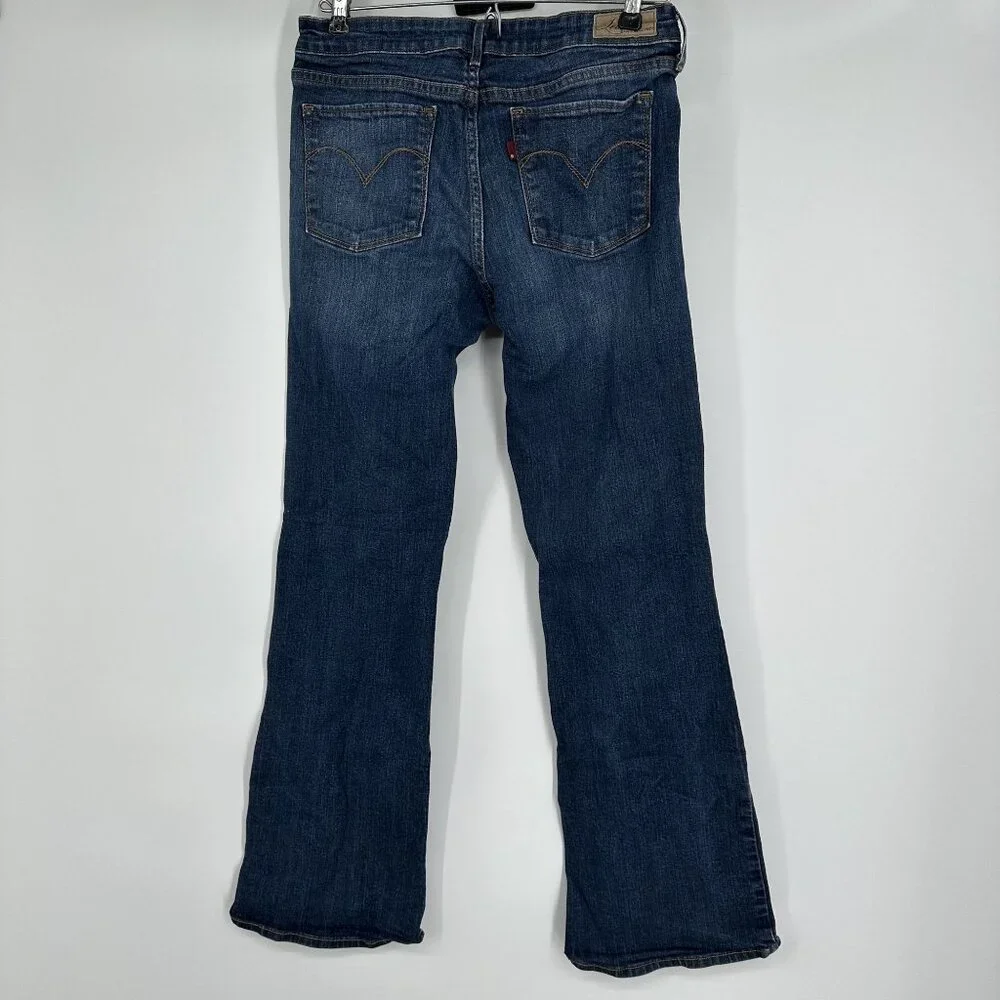 Levis Women's Jeans Slight Curve Classic Boot‎ Cut Size 8